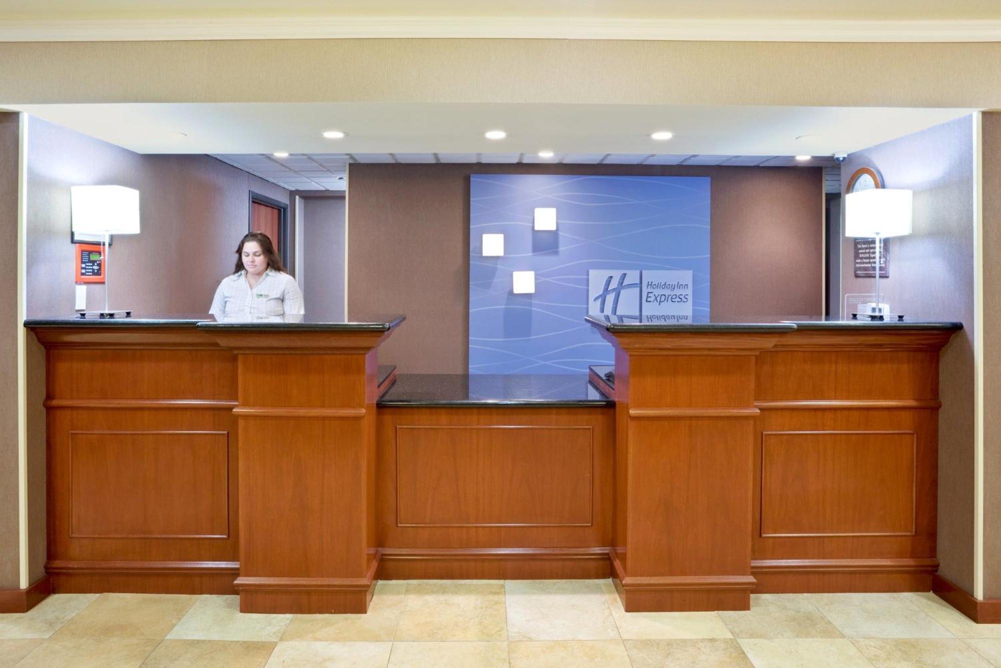 Holiday Inn Express Portland South - Lake Oswego By Ihg Exterior photo