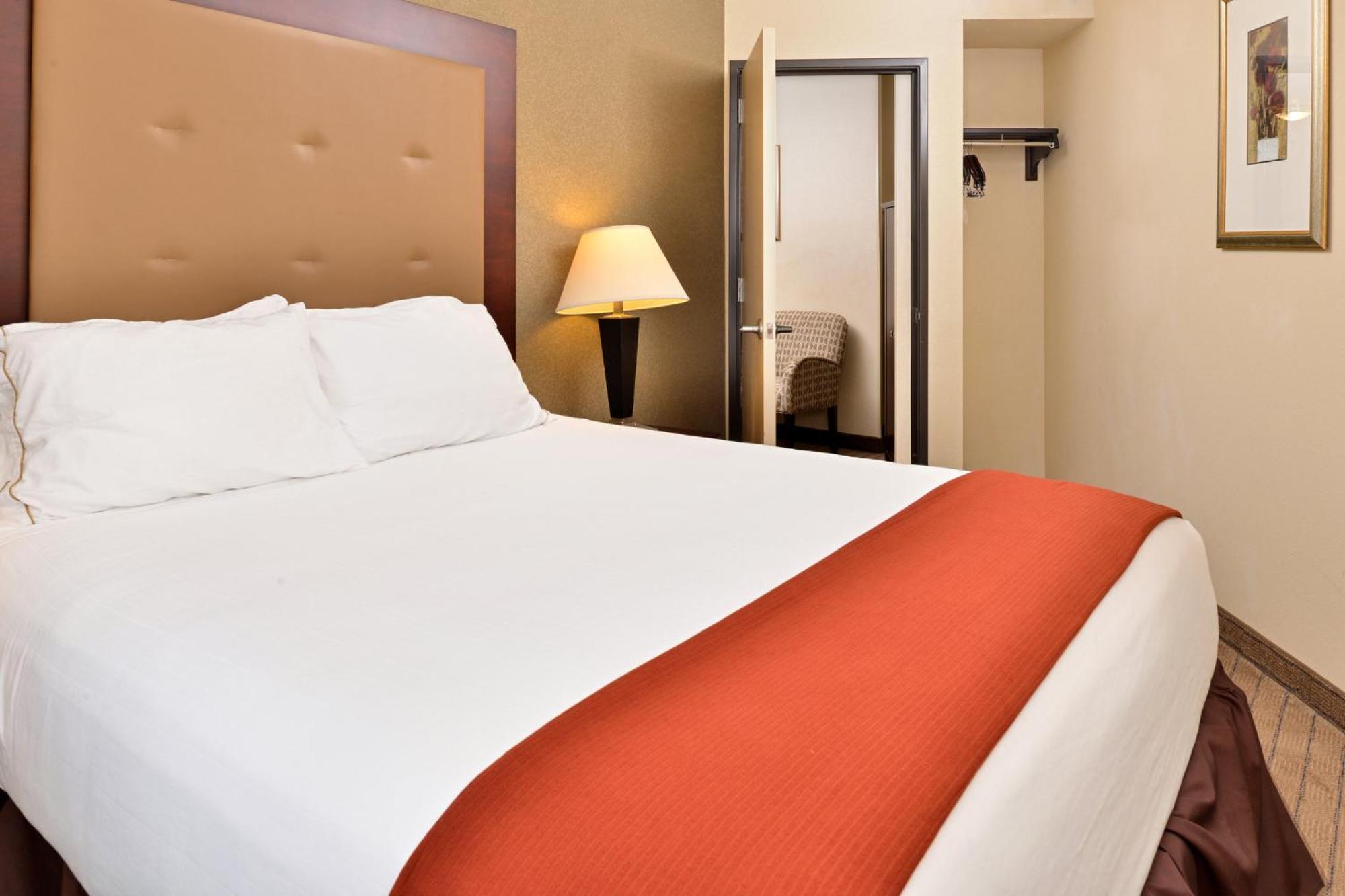 Holiday Inn Express Portland South - Lake Oswego By Ihg Exterior photo